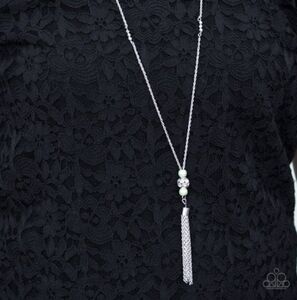 Century Shine Elegant Silver Necklace with Green Accents